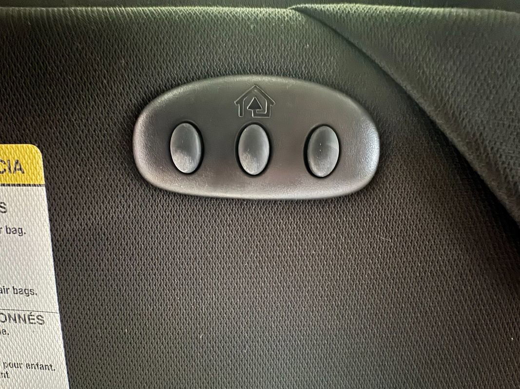 Used 2012 Lincoln MKS AWD image 27