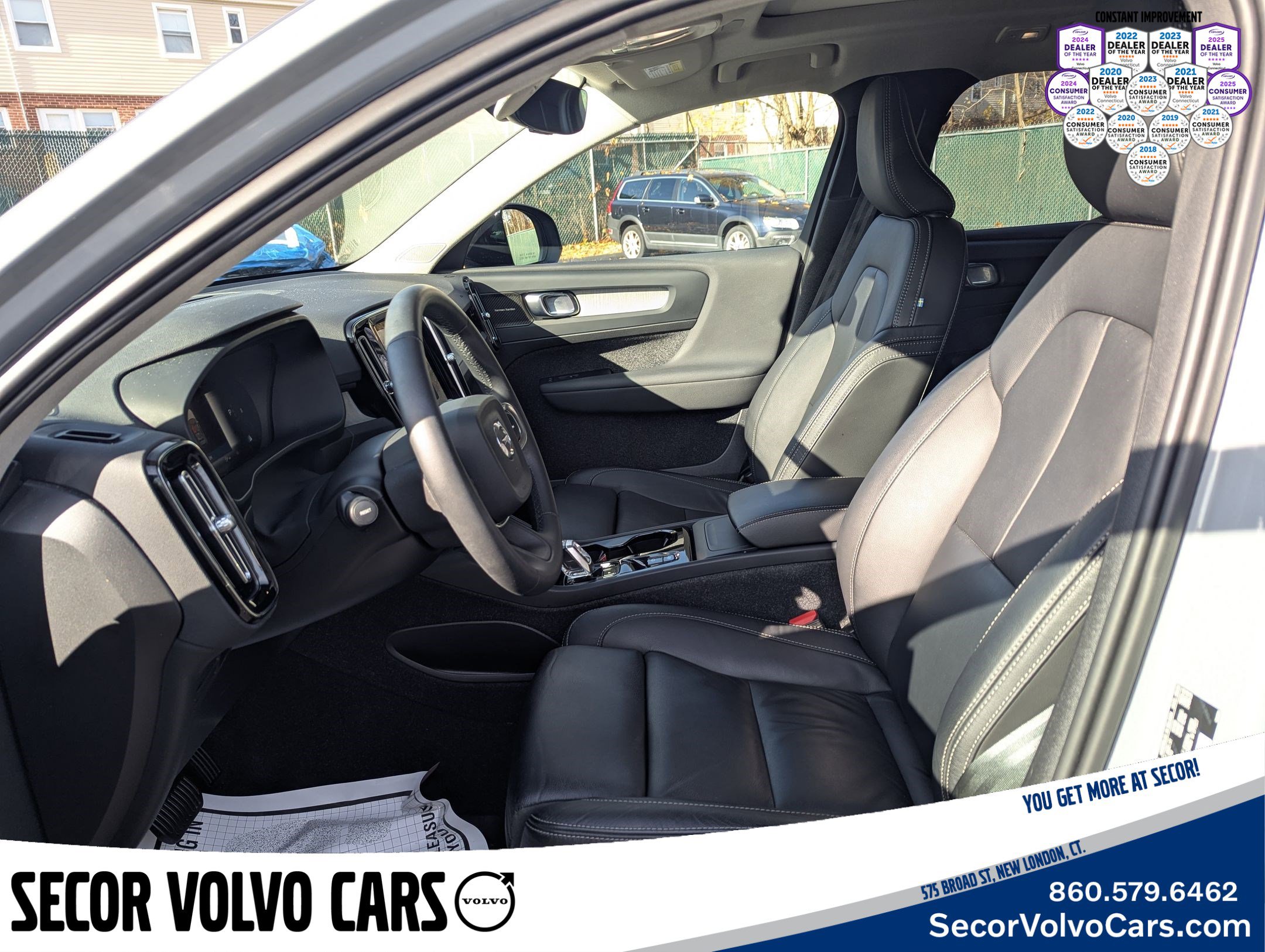 Certified 2024 Volvo XC40 B5 Ultimate w/ Climate Package image 7