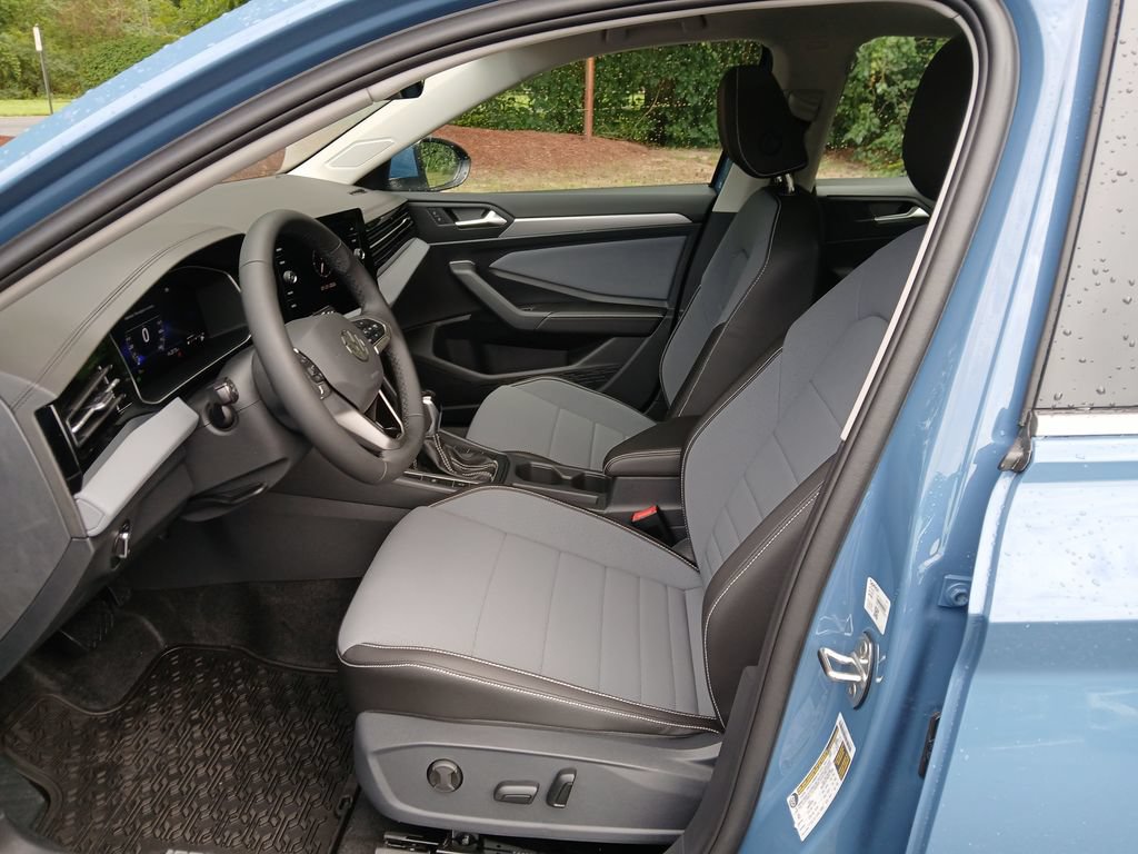 New 2026 Volkswagen Jetta SE FWD image 9