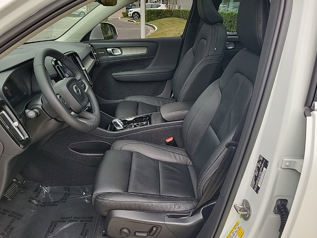 Used 2023 Volvo XC40 B4 Plus w/ Driver Assist Package image 14