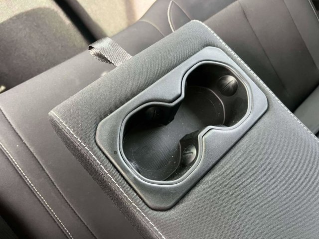 Used 2023 Jeep Grand Cherokee Laredo image 12