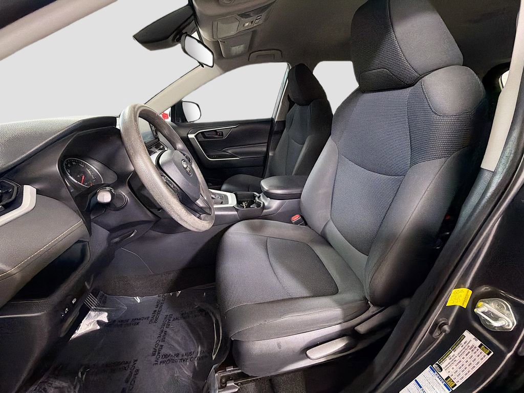 Used 2019 Toyota RAV4 LE image 18