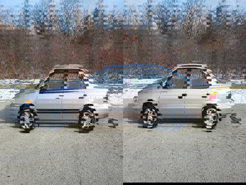 Used 2002 Chevrolet Prizm LSi image 2