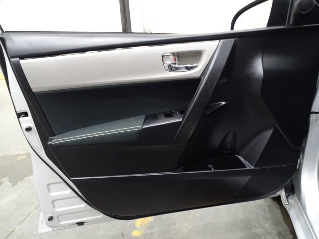 Used 2017 Toyota Corolla LE image 15