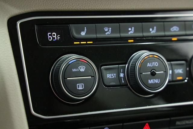 Used 2022 Volkswagen Atlas SE w/ Black Wheel Package FWD image 17