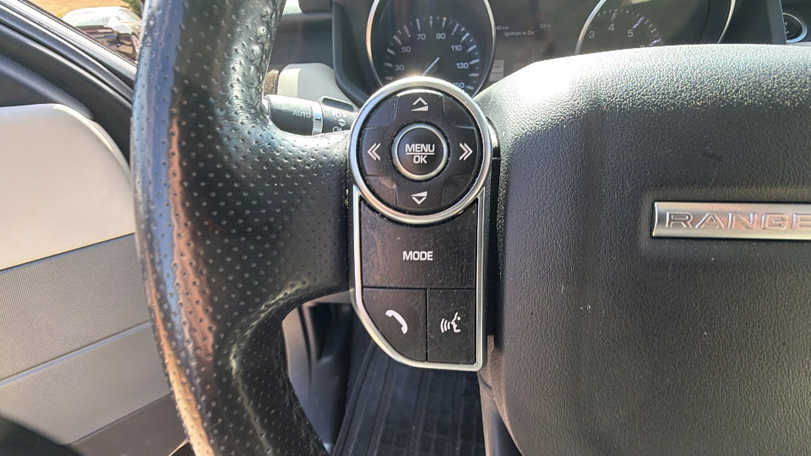 Used 2015 Land Rover Range Rover Sport HSE image 26