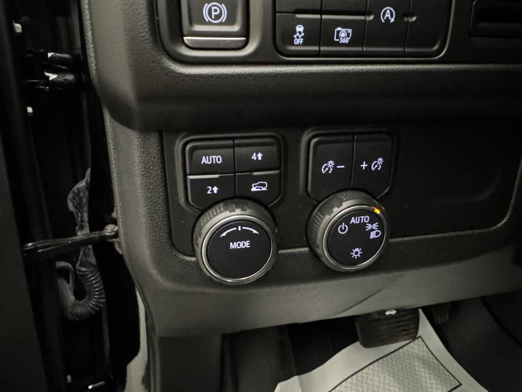 Used 2024 Chevrolet Tahoe RST w/ Luxury Package AWD/4WD image 32