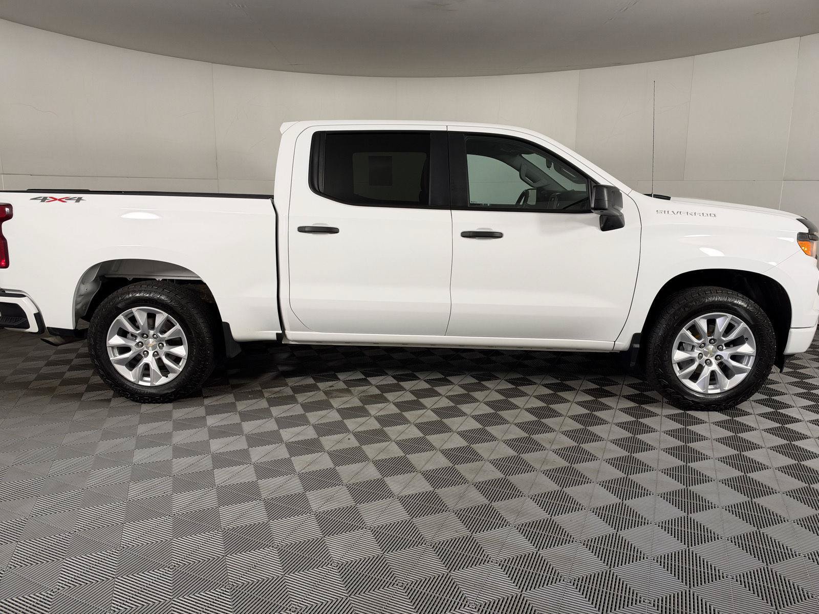 Used 2022 Chevrolet Silverado 1500 Custom AWD/4WD image 7