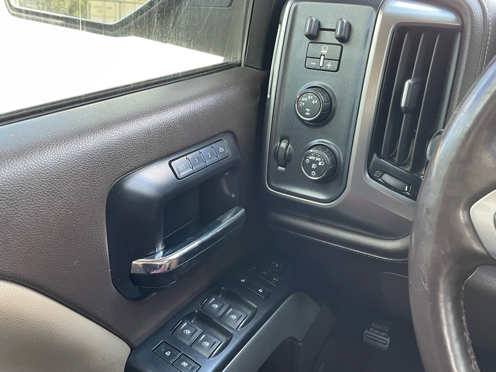 Used 2014 Chevrolet Silverado 1500 LTZ Z71 image 11