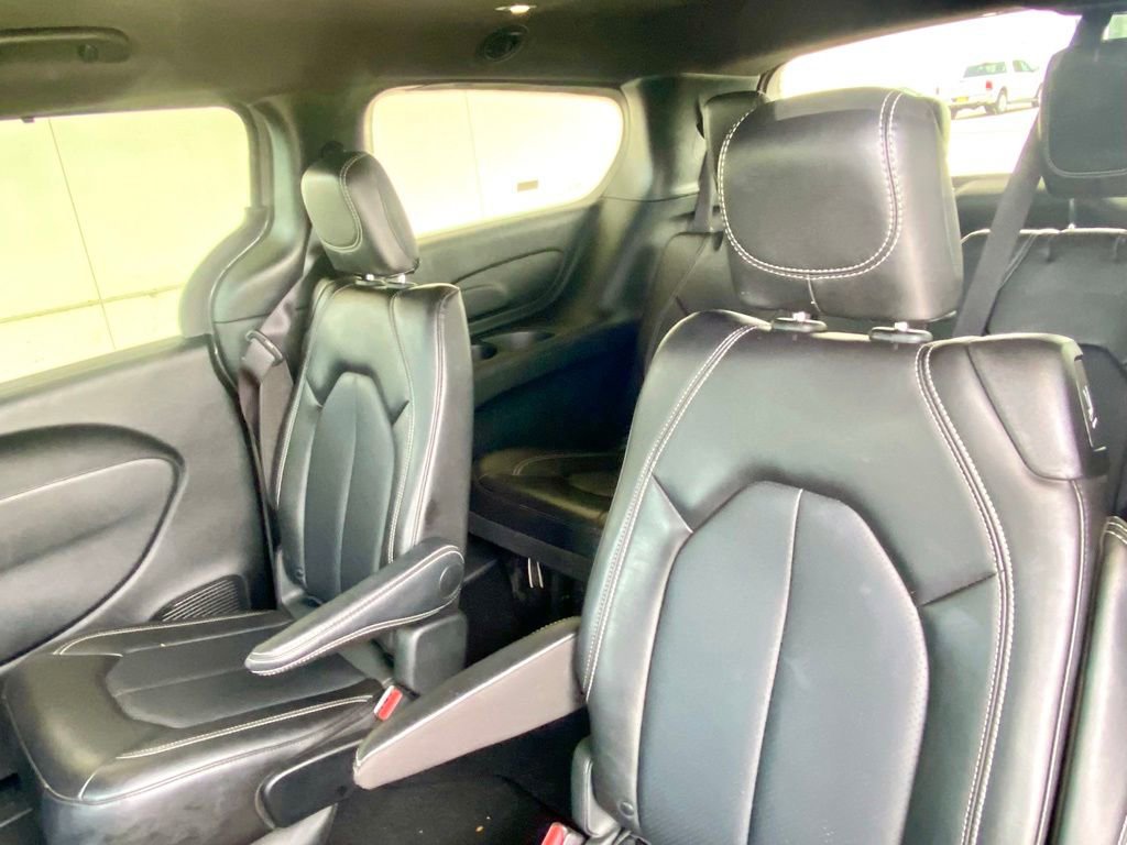 Used 2025 Chrysler Pacifica Select FWD image 14