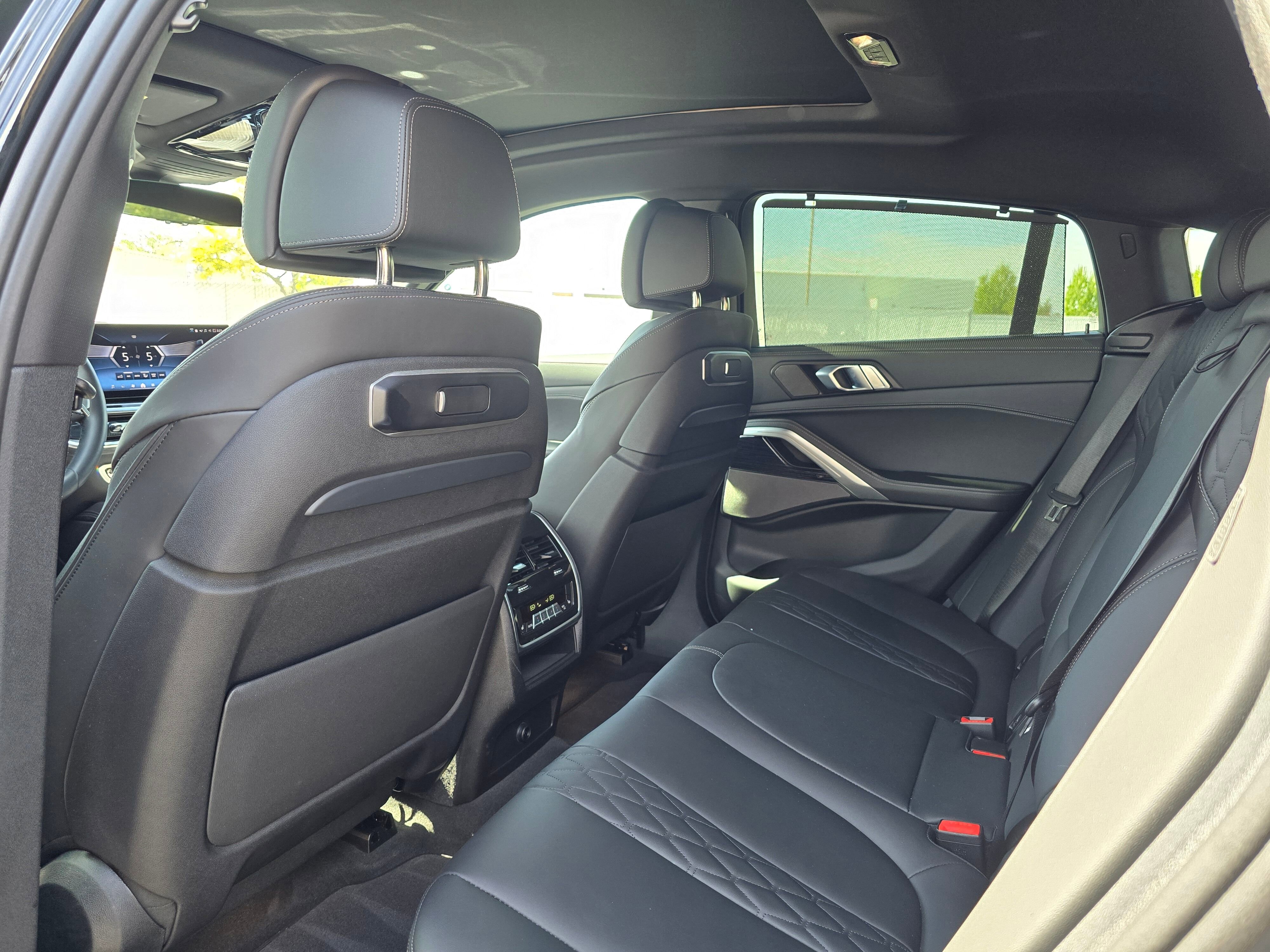 Certified 2025 BMW X6 xDrive40i w/ Executive Package image 11