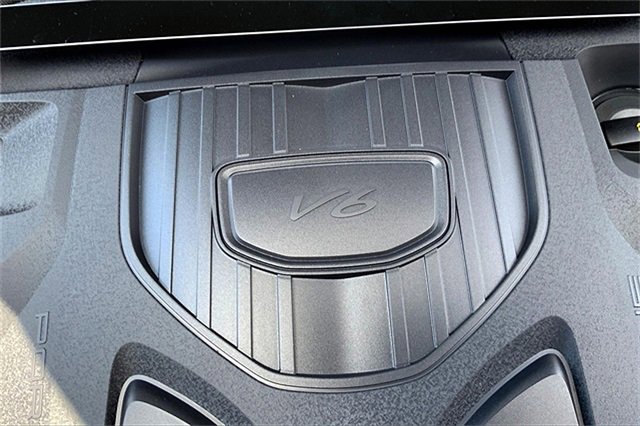 New 2025 Porsche Panamera 4 image 36