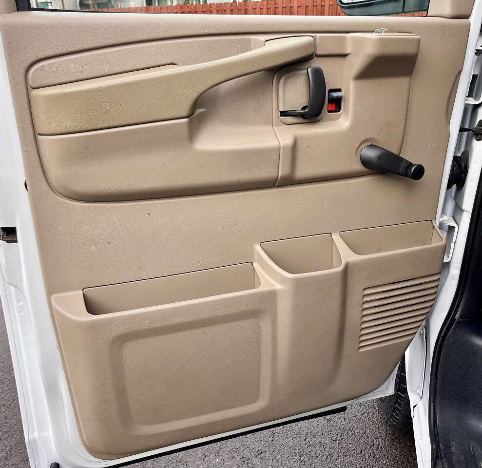 Used 2006 Chevrolet Express 2500 image 13
