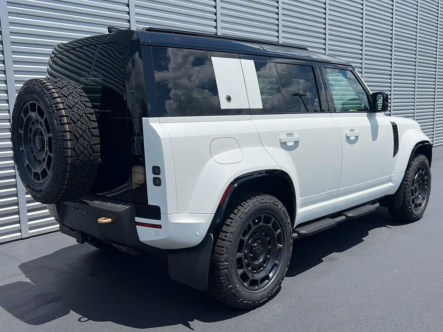 New 2026 Land Rover Defender 110 OCTA AWD/4WD image 5
