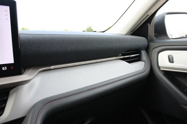 Used 2025 Ford Explorer Active w/ Active Comfort Package AWD/4WD image 21