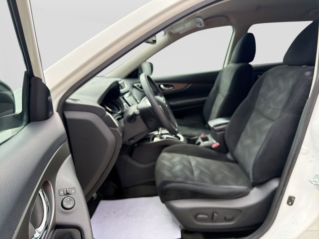 Used 2015 Nissan Rogue SV w/ SV Premium Package image 15