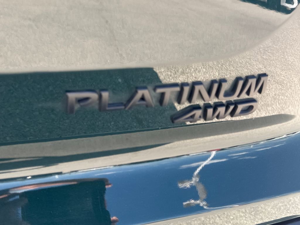 Used 2024 Nissan Pathfinder Platinum w/ Black Appearance Package image 10