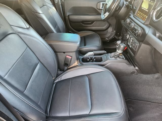 Used 2022 Jeep Wrangler Unlimited Sahara w/ Cold Weather Group AWD/4WD image 15