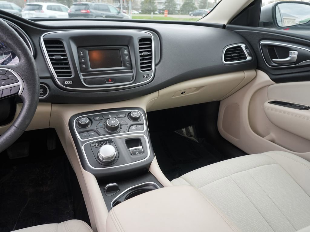 Used 2015 Chrysler 200 Limited FWD image 21