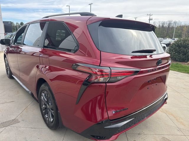 Used 2025 Toyota Sienna XSE w/ XSE Plus Package AWD/4WD image 5