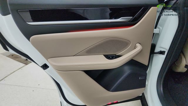Used 2025 Porsche Macan Electric RWD image 32