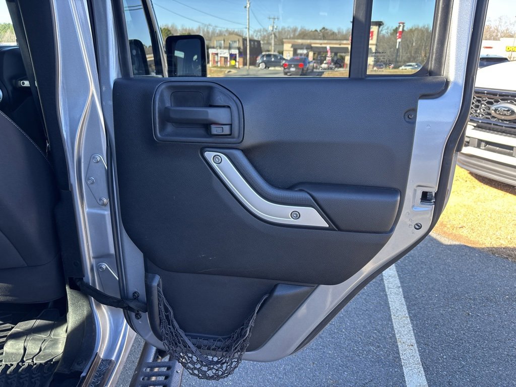Used 2014 Jeep Wrangler Unlimited Sahara w/ Connectivity Group image 30
