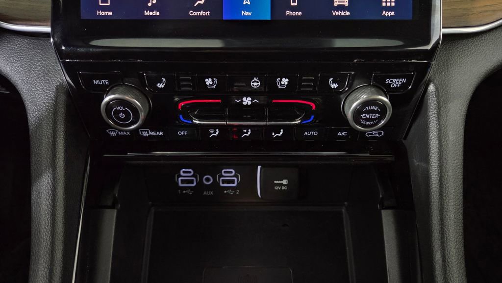 Used 2022 Jeep Grand Cherokee Summit w/ Luxury Tech Group V image 26