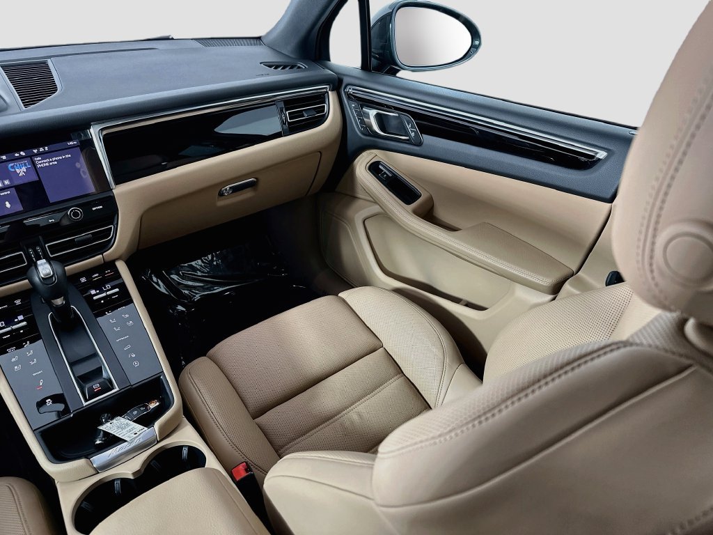 Certified 2026 Porsche Macan AWD/4WD image 26