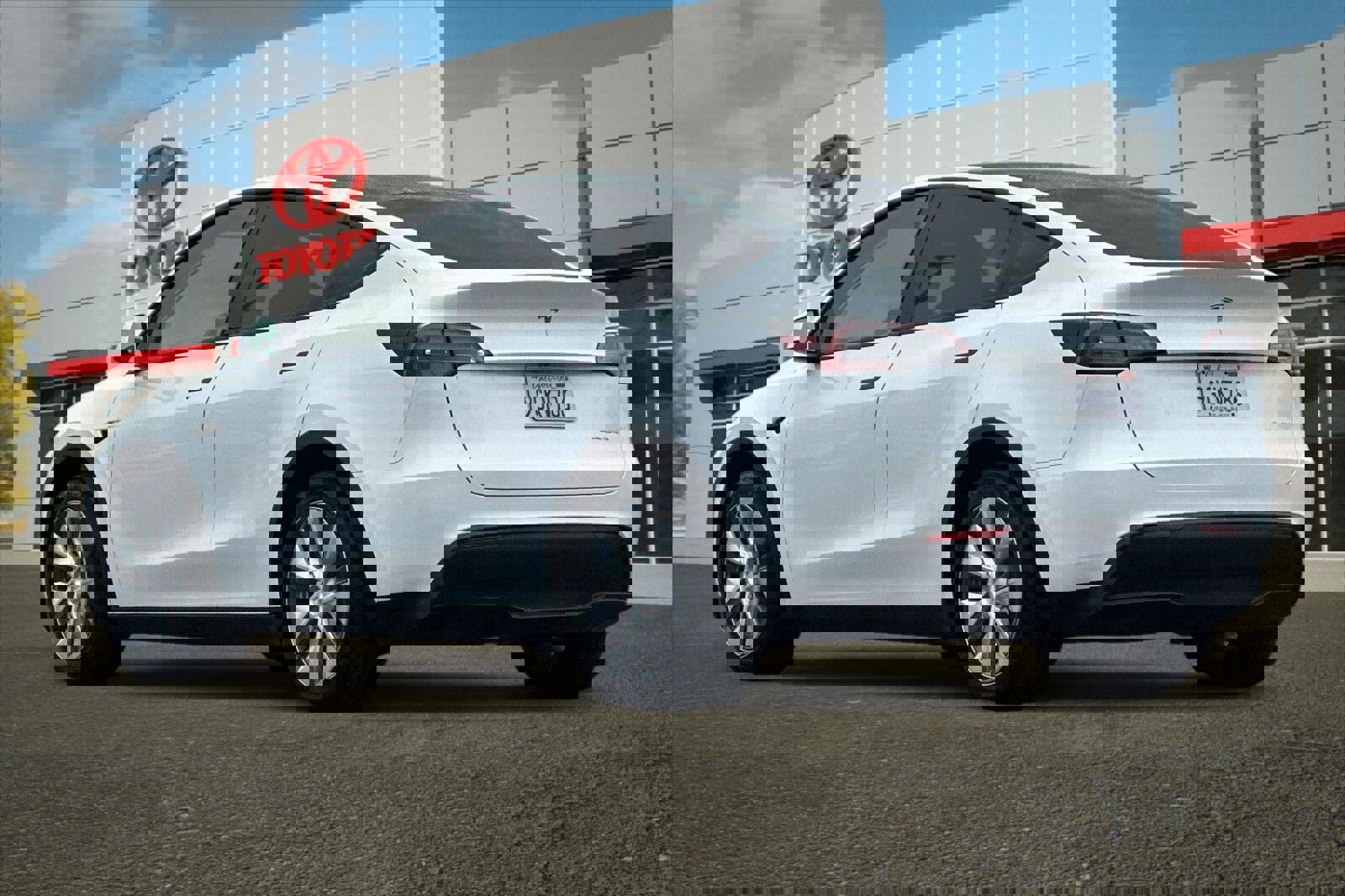 Used 2023 Tesla Model Y Long Range image 5