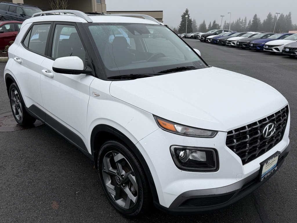 Certified 2022 Hyundai Venue SEL image 7