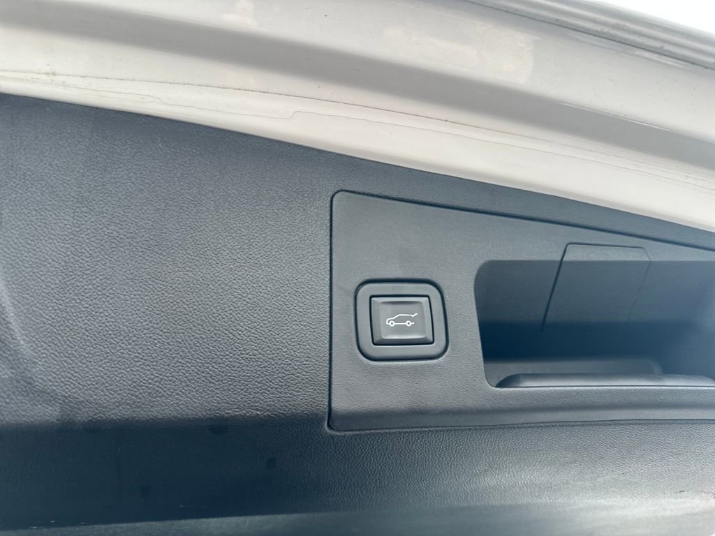 Certified 2023 Cadillac XT5 Premium Luxury w/ LPO, Floor Liner Package image 31