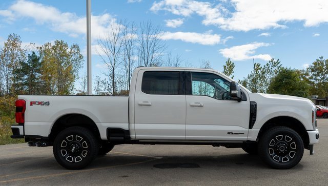Used 2025 Ford F350 Platinum w/ FX4 Off-Road Package image 5