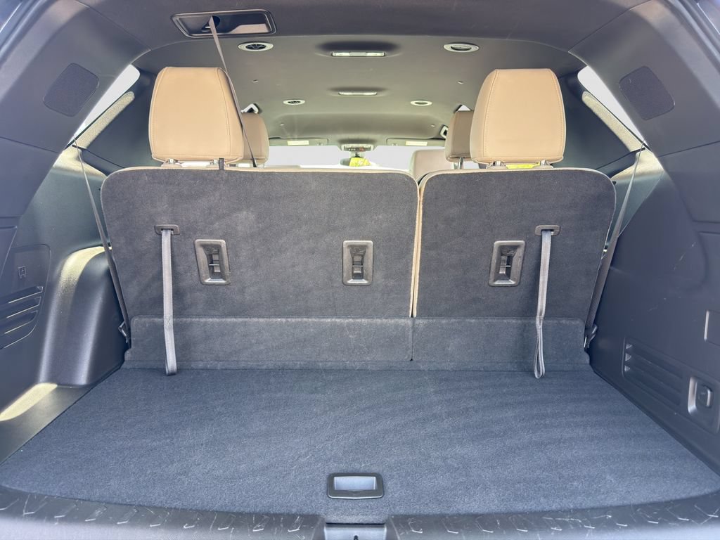 Used 2023 Chevrolet Traverse LT FWD image 17
