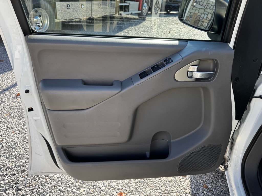 Used 2016 Nissan Frontier SV AWD/4WD image 23