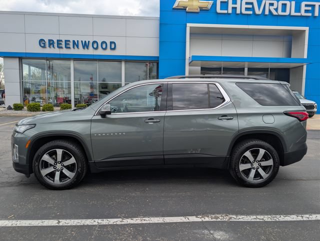 Used 2023 Chevrolet Traverse LT w/ LT Premium Package FWD image 2