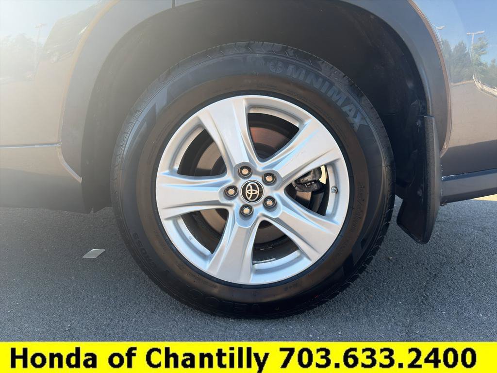 Used 2023 Toyota Highlander LE AWD/4WD image 28