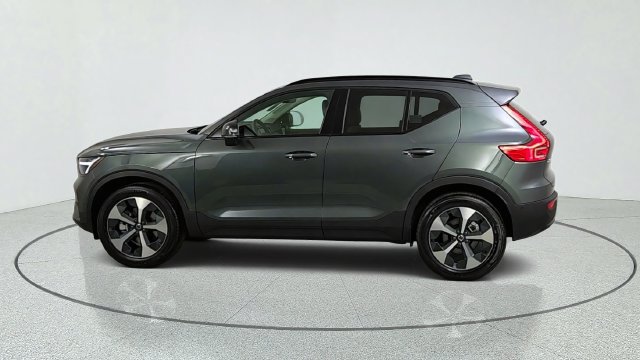 New 2026 Volvo XC40 B5 Plus w/ Climate Package AWD/4WD image 4