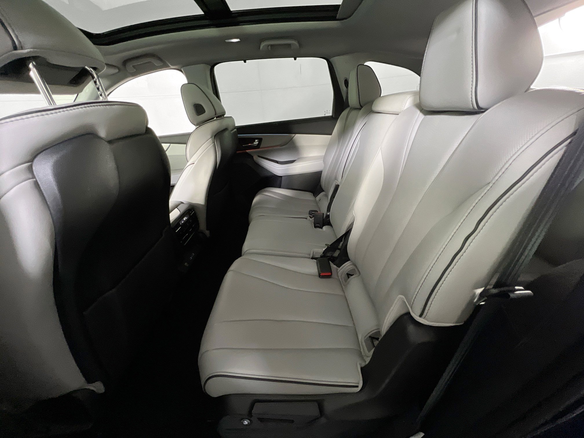 Used 2022 Acura MDX SH-AWD w/ Advance Package image 26