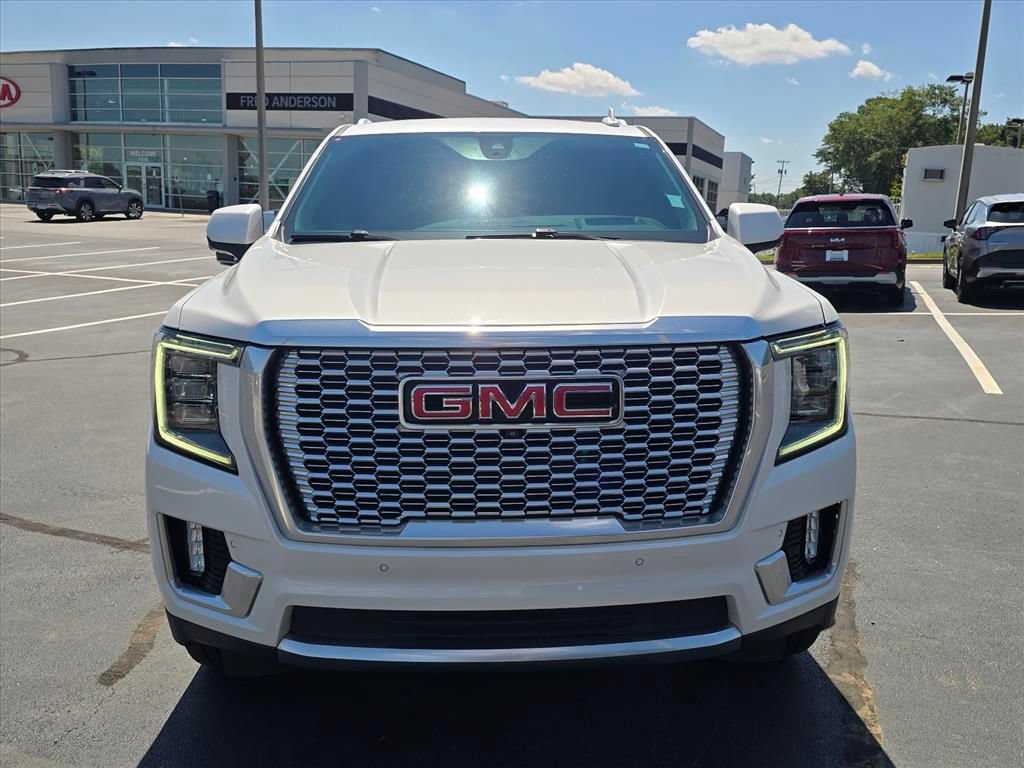 Used 2022 GMC Yukon XL Denali AWD/4WD image 8