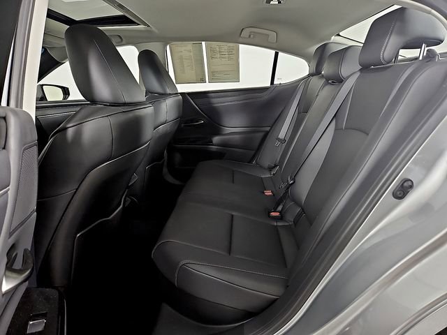 Used 2025 Lexus ES 300h w/ Premium Package image 11
