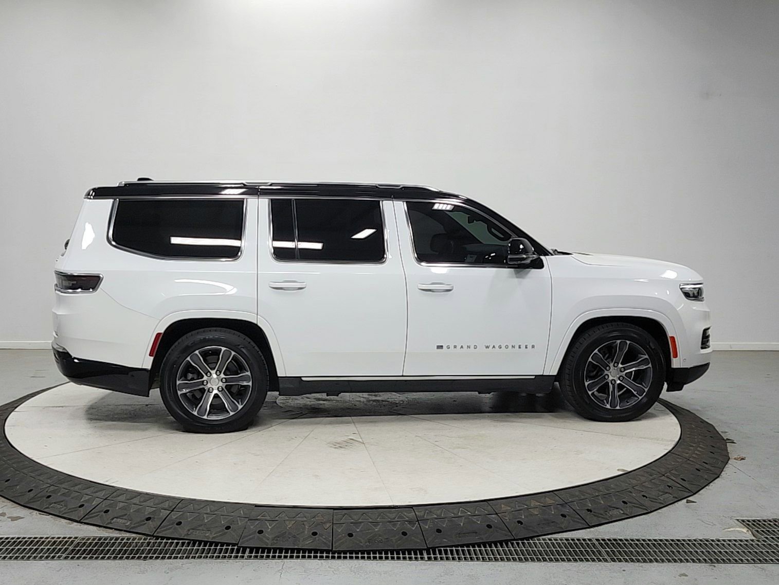 Used 2023 Jeep Grand Wagoneer 4WD image 8