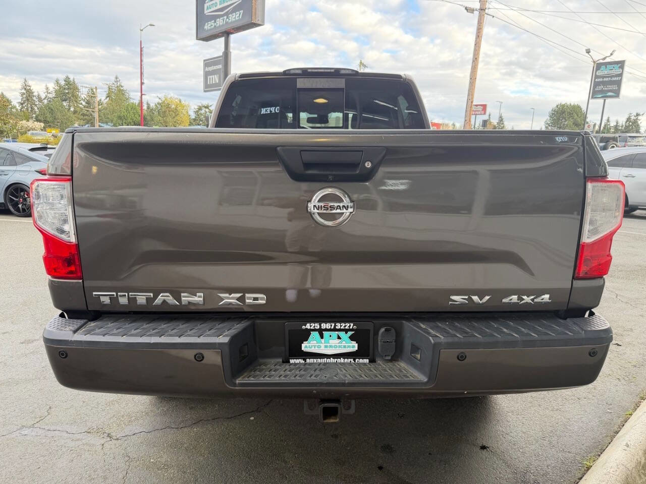 Used 2017 Nissan Titan SV AWD/4WD image 6