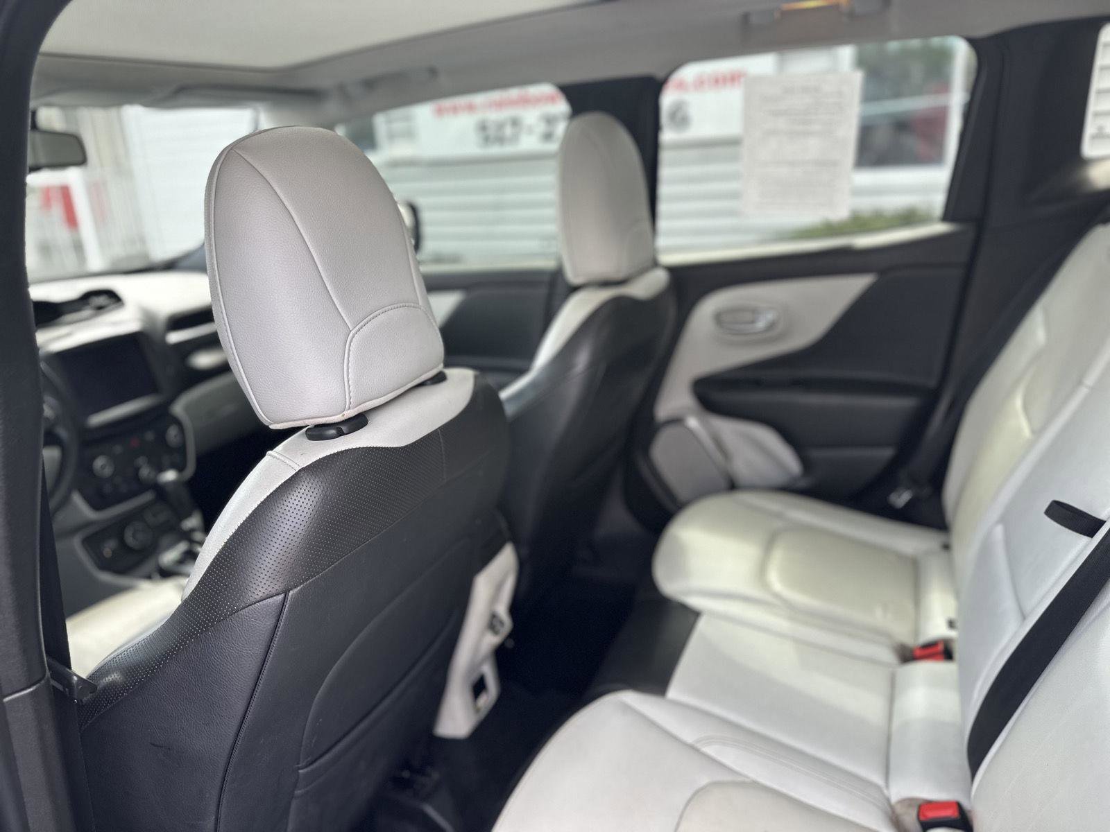 Used 2018 Jeep Renegade Limited w/ UConnect 8.4 Nav Group image 6