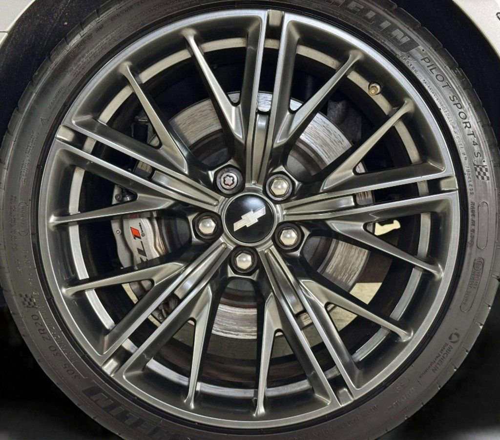 Used 2018 Chevrolet Camaro ZL1 RWD image 29