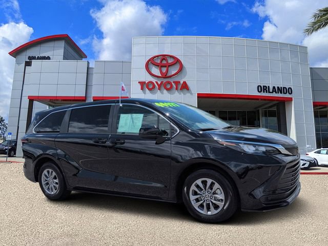 Certified 2026 Toyota Sienna LE FWD image 1