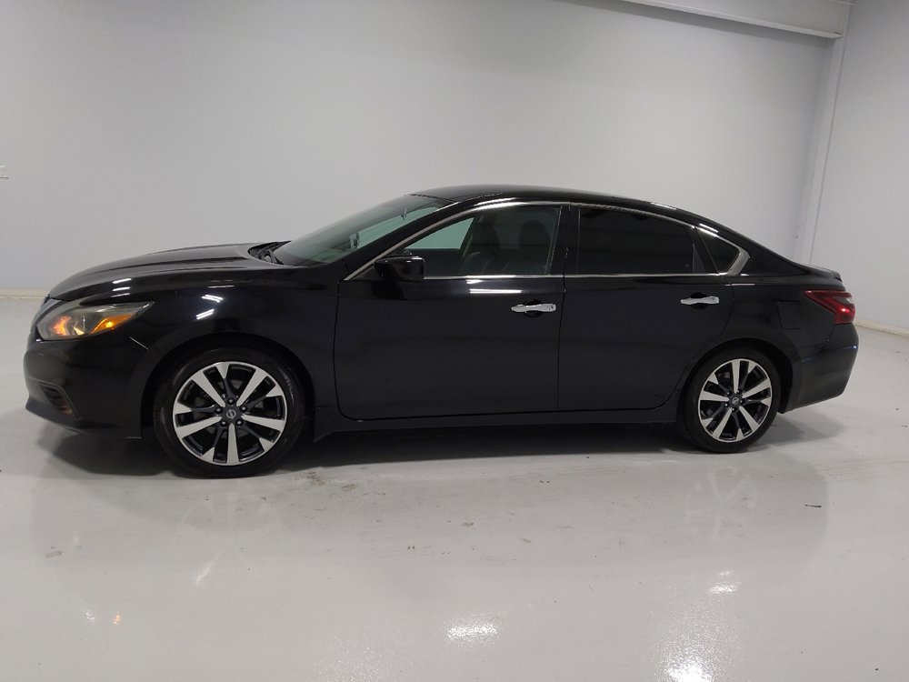 Used 2017 Nissan Altima 2.5 SR image 2