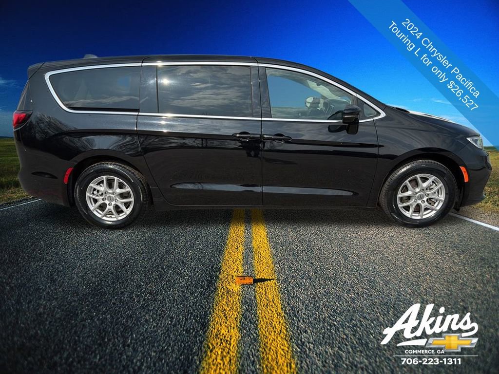 Used 2024 Chrysler Pacifica Touring-L image 4
