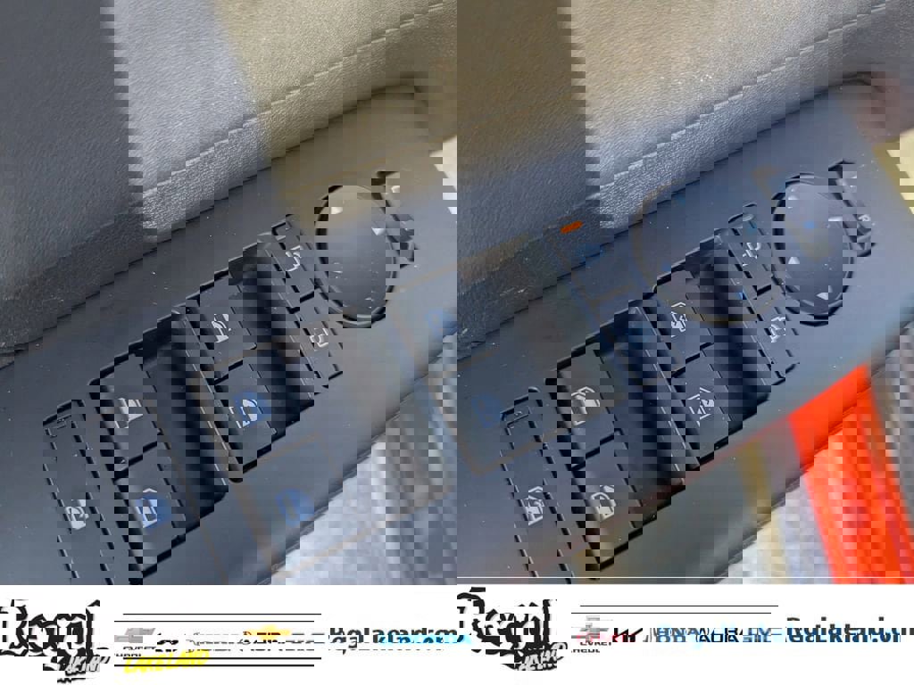 Used 2025 Hyundai Kona Limited image 16