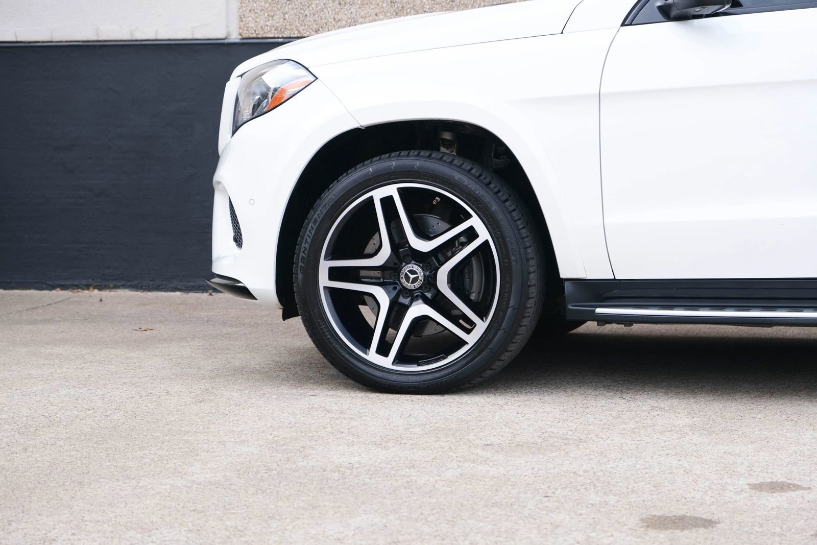 Used 2018 Mercedes-Benz GLS 550 GLS 550 4MATIC Sport Utility 4 w/ Driver Assistance Package image 9