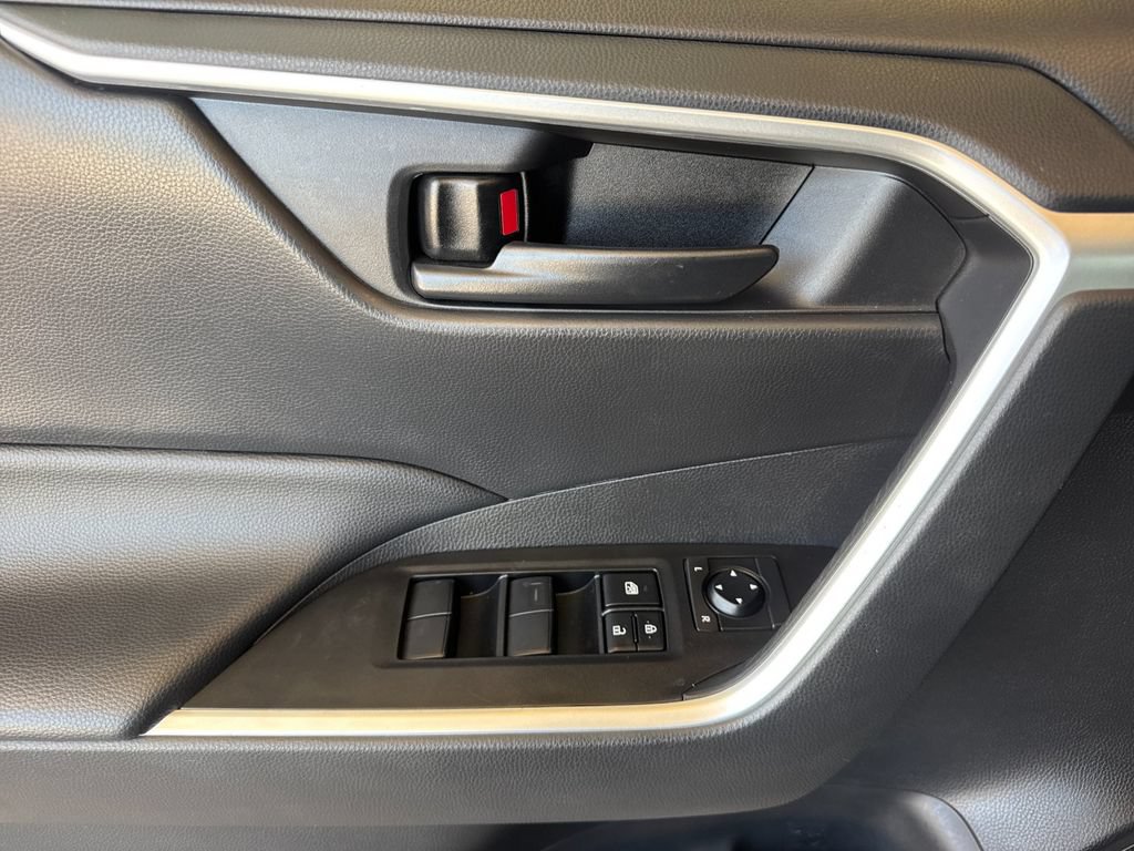 Used 2024 Toyota RAV4 LE AWD/4WD image 12